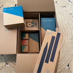 SimpliSafe Complete Home Security Starter Pack including Camera Smoke Detector